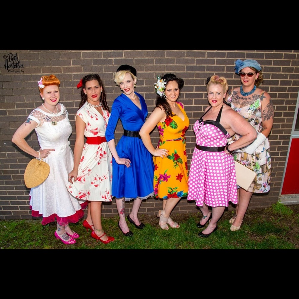 Orange Hawaiian flowered pinup dress - Picture 2 of 3